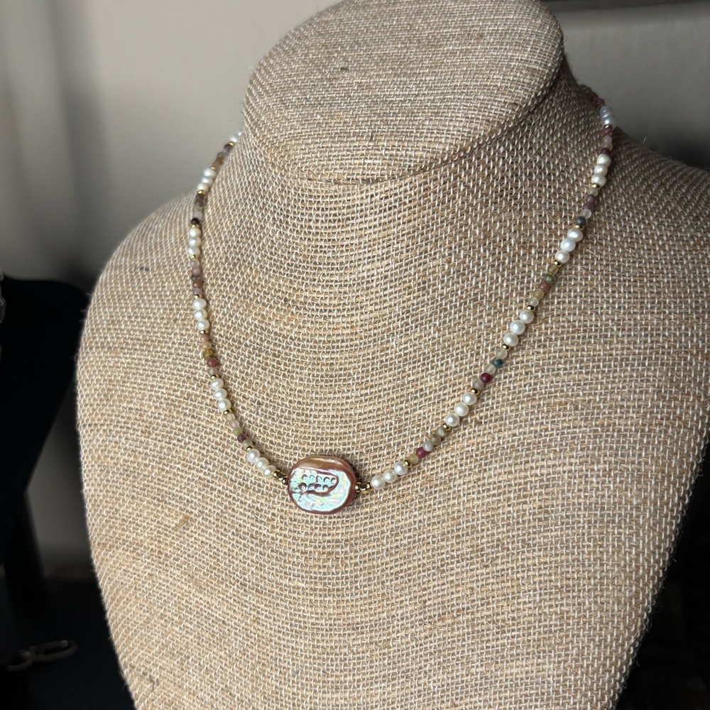 Pearl & semiprecious gem necklace | Vacation-ready & holiday-perfect at once - Picture 3 of 3